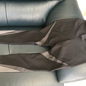 Woman’s Nike training yoga pants